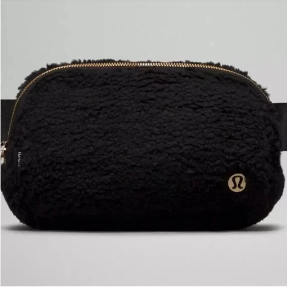 SOLD OUT Brand new Lululemon Everywhere Belt Crossbody Bag.